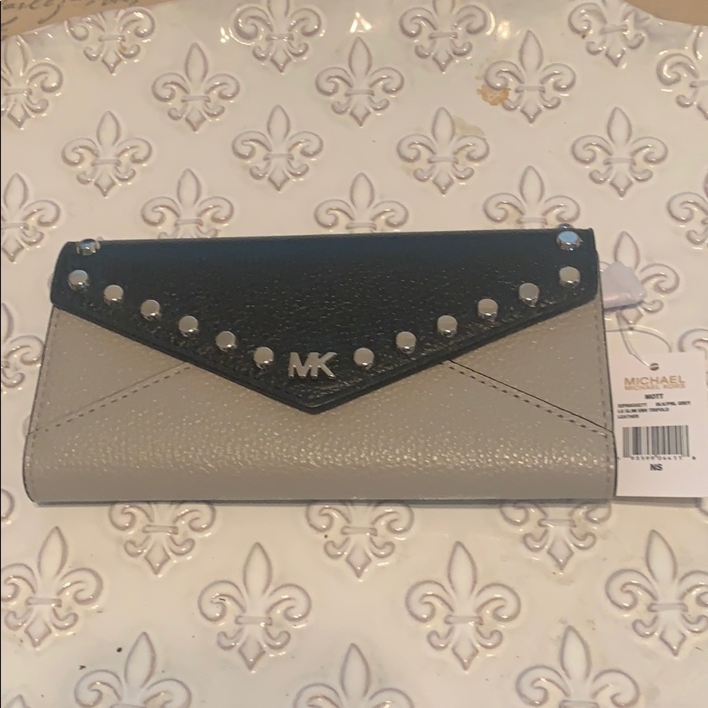 Brand New with Tags Michael Kors Wallet!!!